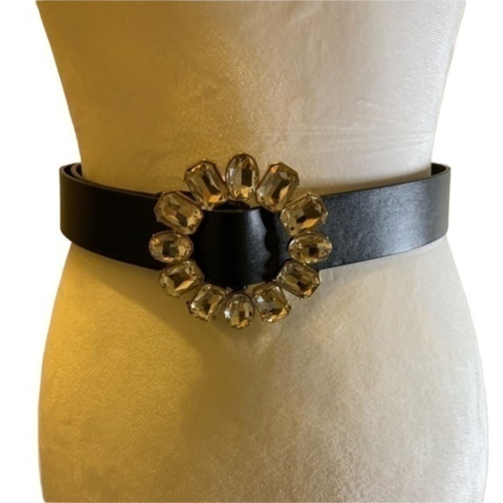 Noir rhinestone accent belt